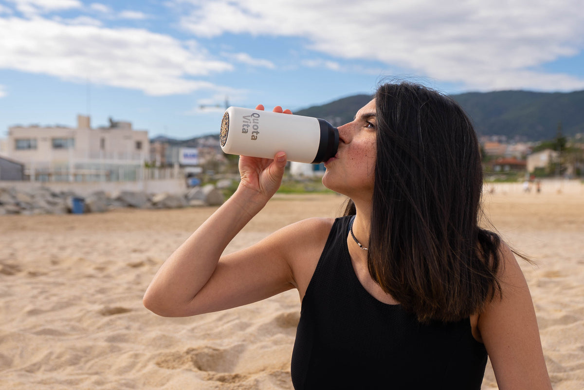 Whey Protein Quota Vita crema catalana, pot ambientat